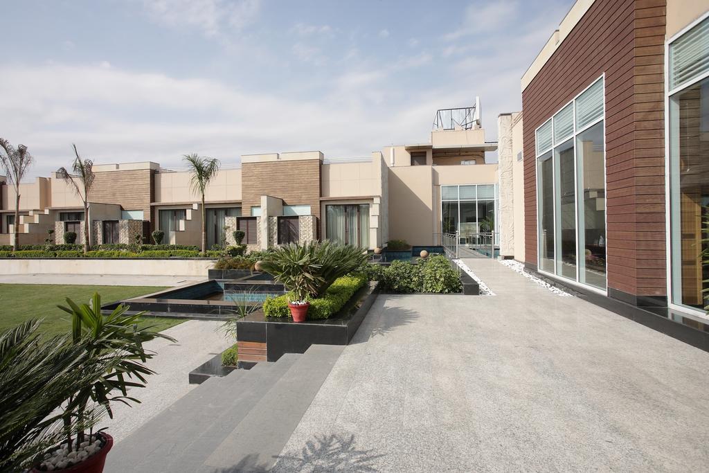 Oodles Hotel Нью-Дели Экстерьер фото