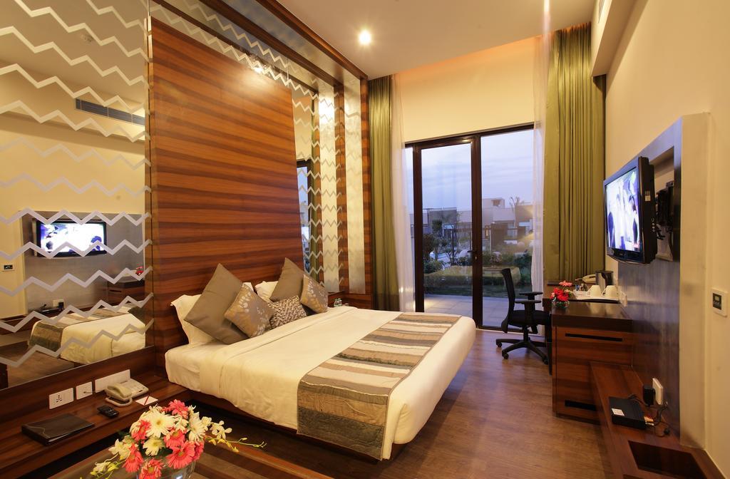 Oodles Hotel Нью-Дели Экстерьер фото