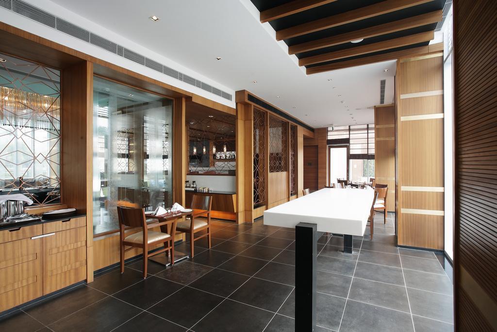 Oodles Hotel Нью-Дели Экстерьер фото